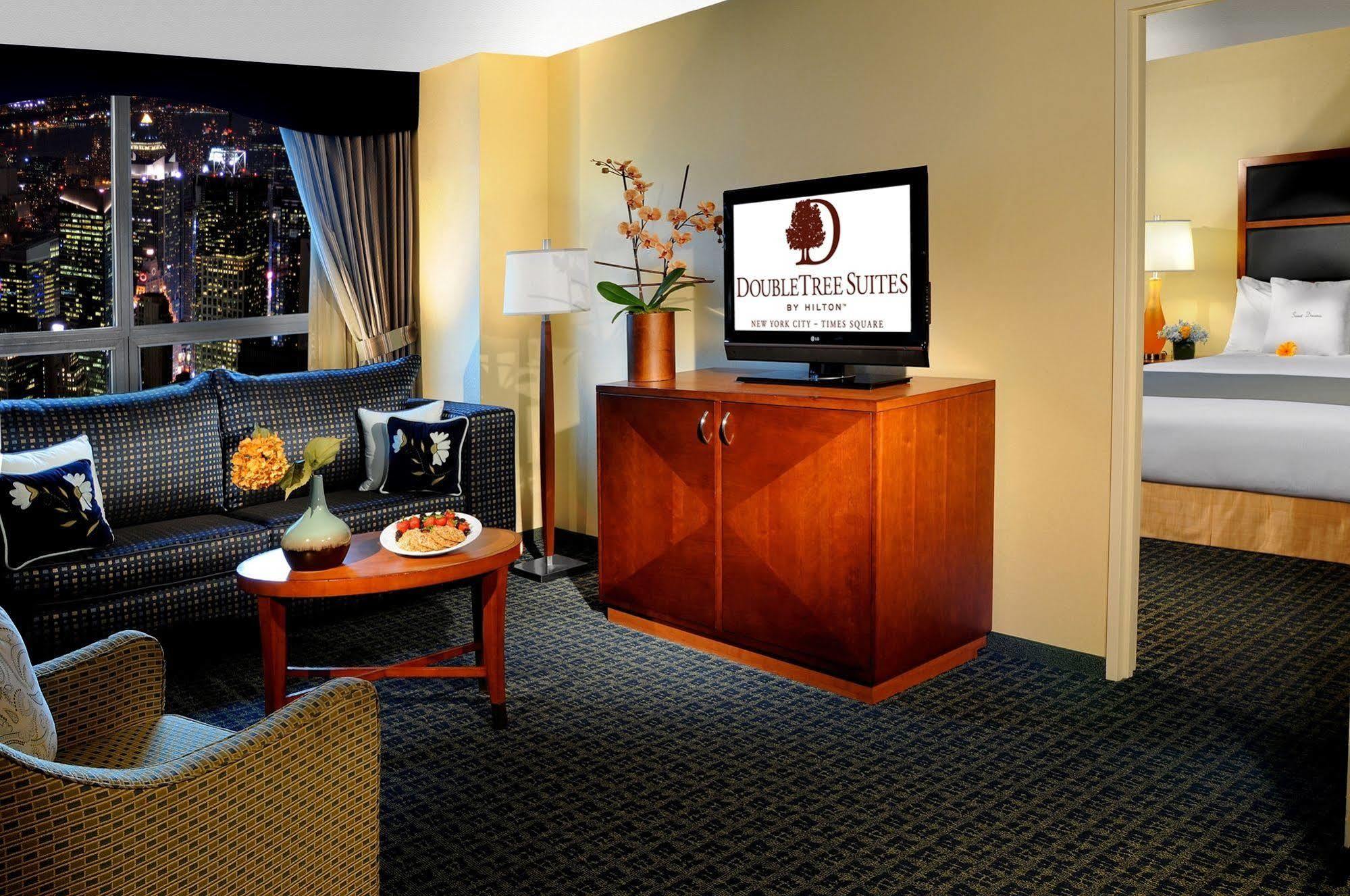 Doubletree Suites By Hilton Nyc - Times Square New York Room photo