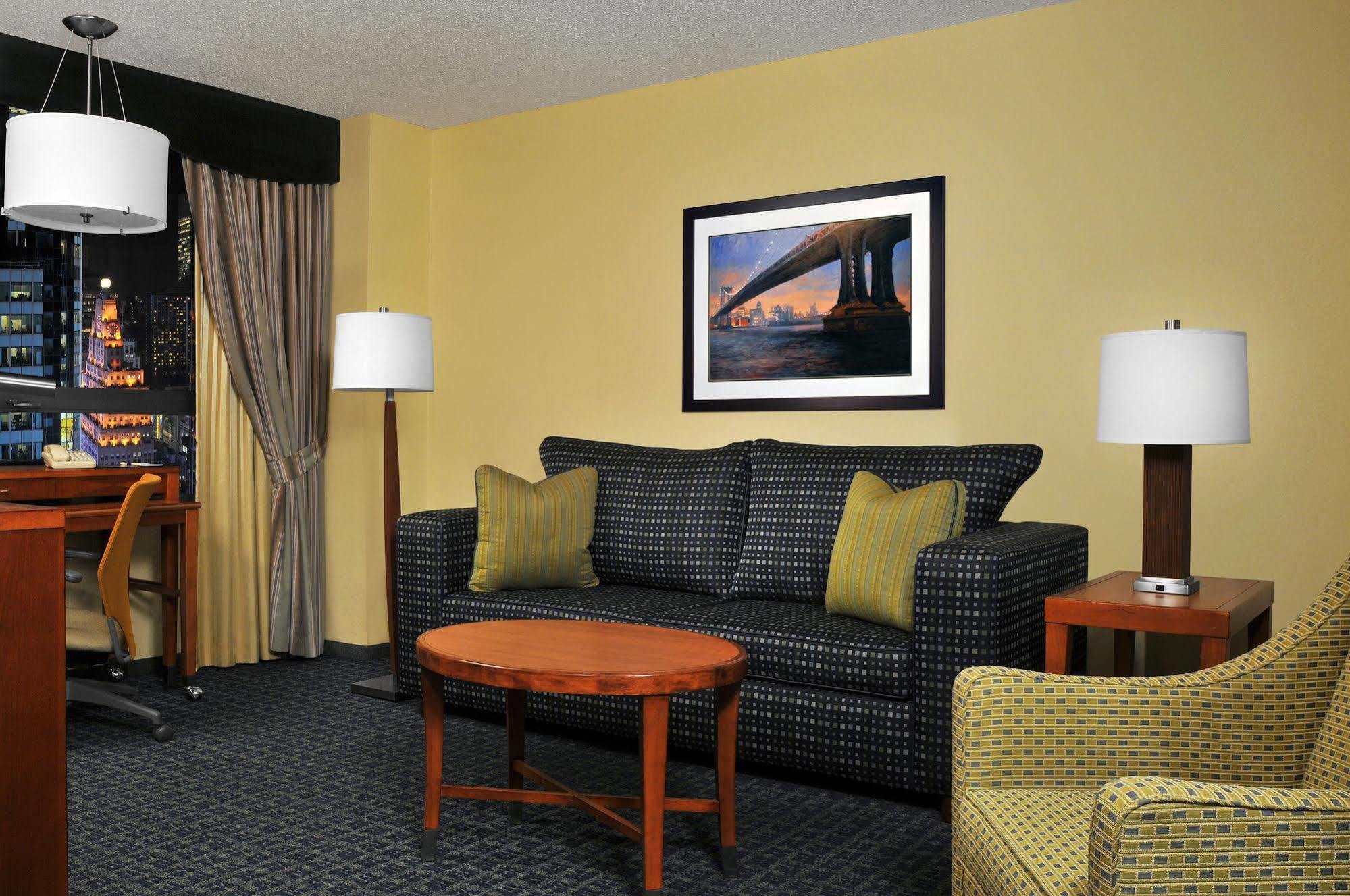 Doubletree Suites By Hilton Nyc - Times Square New York Room photo
